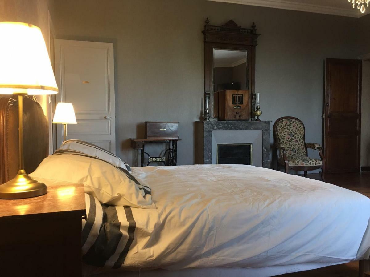 Le Petit Chateau Des Cedres Mouchamps 외부 사진