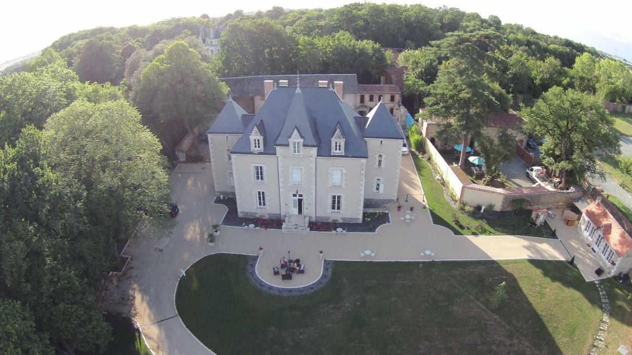 Le Petit Chateau Des Cedres Mouchamps 외부 사진