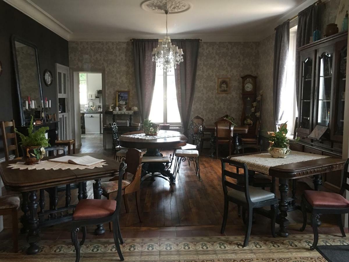 Le Petit Chateau Des Cedres Mouchamps 외부 사진