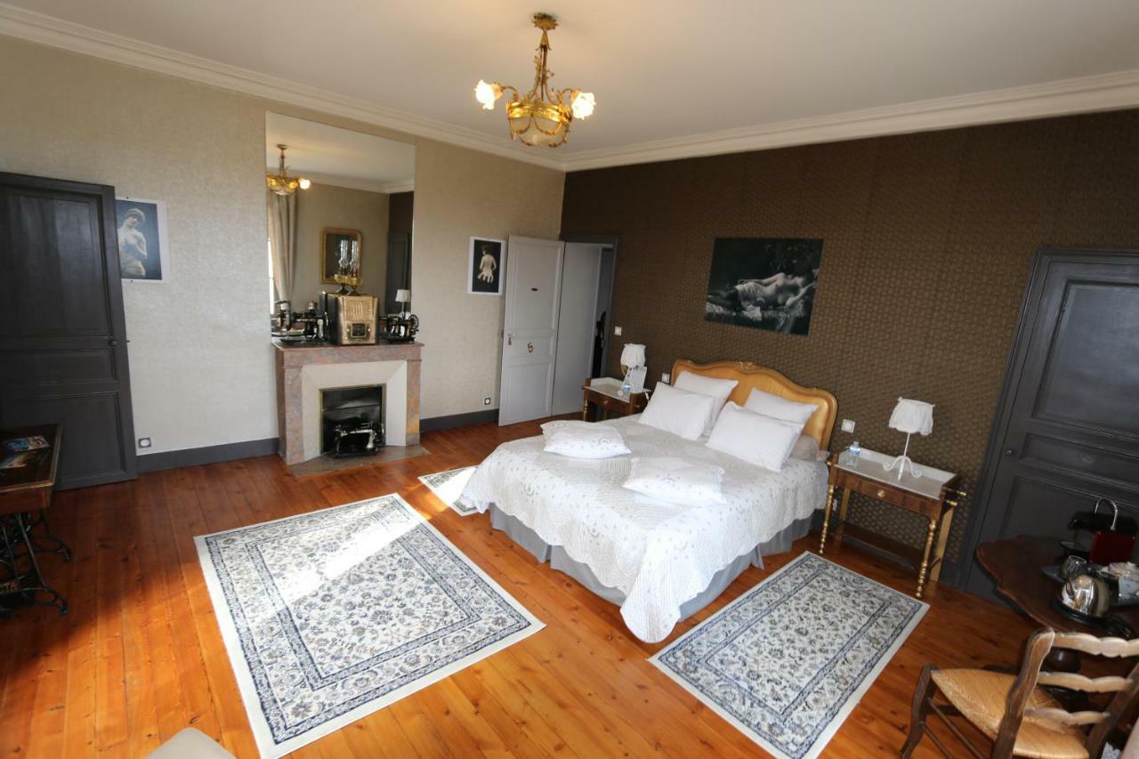 Le Petit Chateau Des Cedres Mouchamps 외부 사진