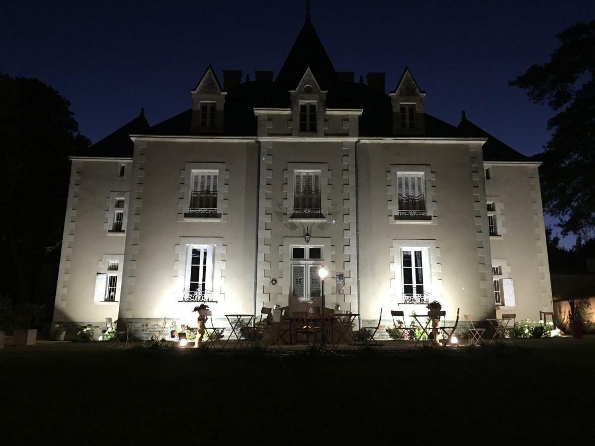 Le Petit Chateau Des Cedres Mouchamps 외부 사진