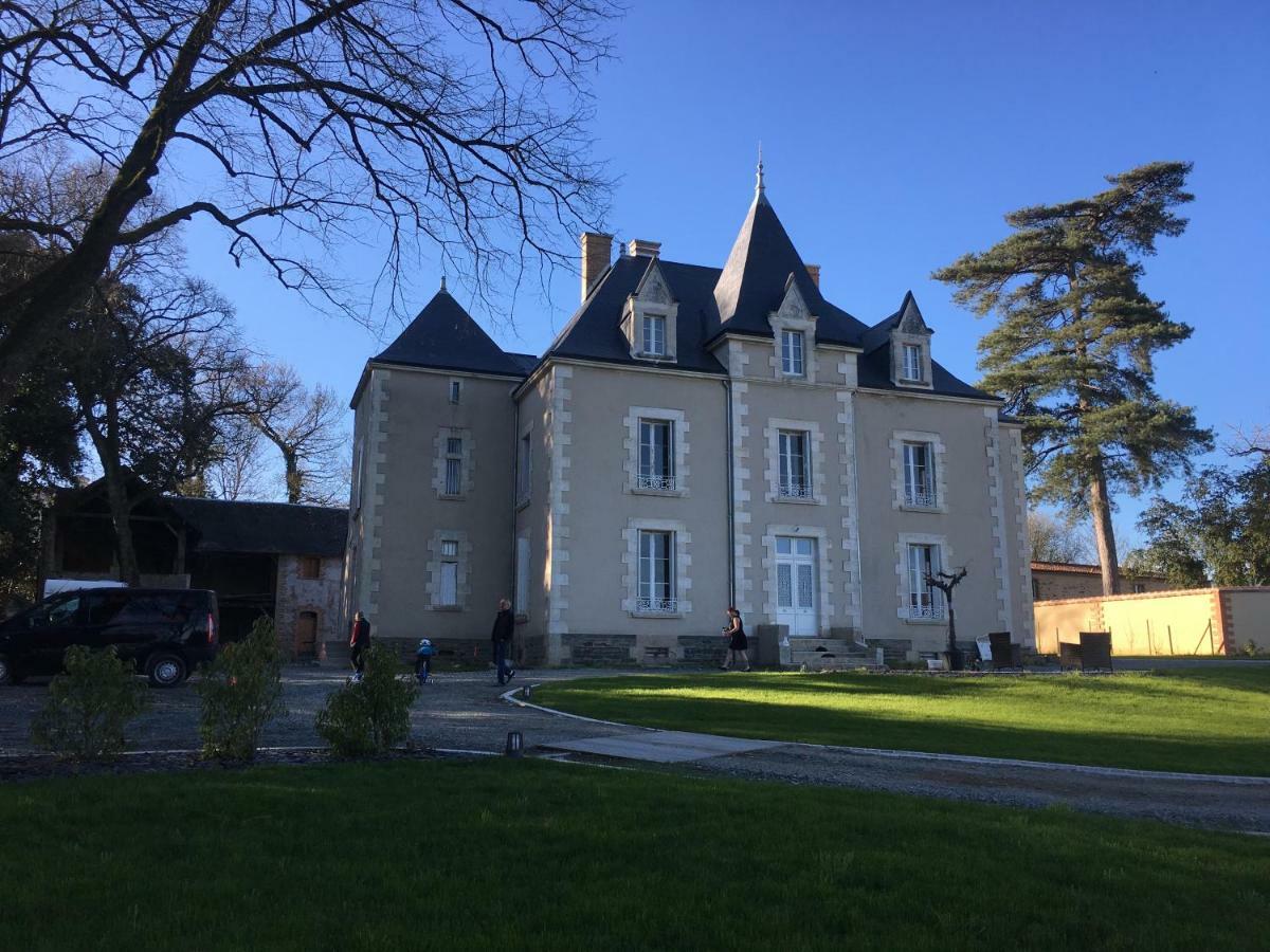Le Petit Chateau Des Cedres Mouchamps 외부 사진