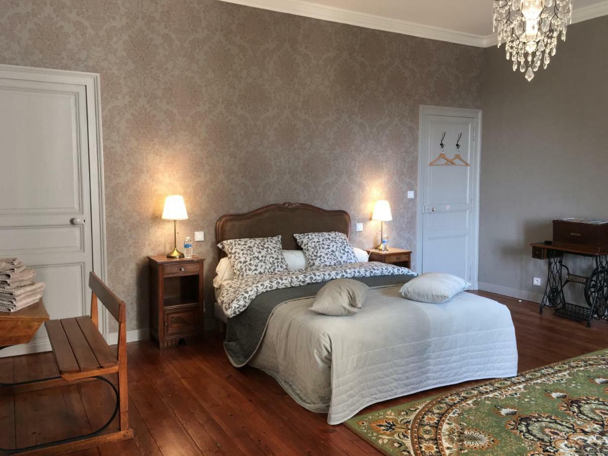 Le Petit Chateau Des Cedres Mouchamps 외부 사진