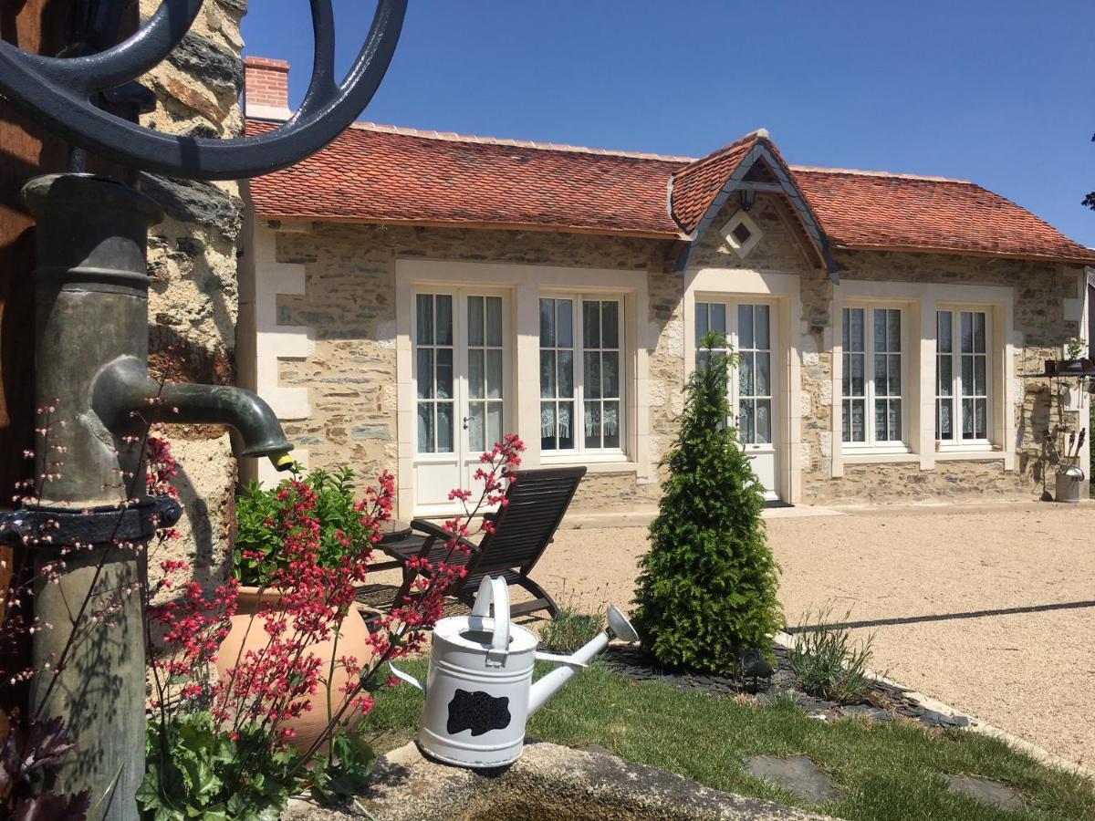 Le Petit Chateau Des Cedres Mouchamps 외부 사진