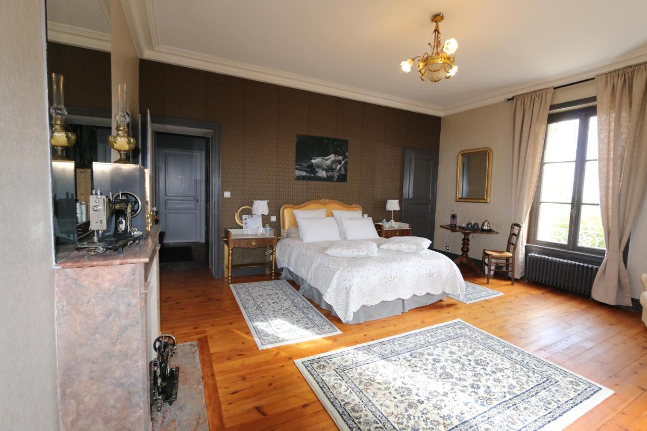 Le Petit Chateau Des Cedres Mouchamps 외부 사진